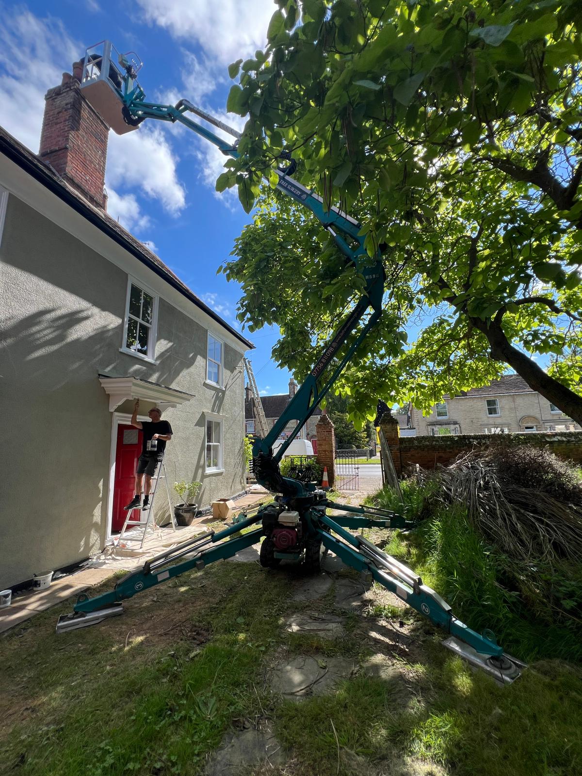 Tracked MEWP accessing chimney